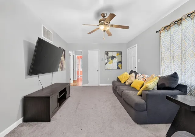 4th image of 392 Weymouth Ln, Columbus, OH 43228 | MLS# 226031636