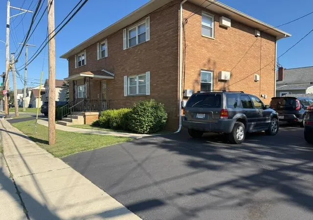 2nd image of 5400 Beacon Hill Rd, Columbus, OH 43228 | MLS# 226030997