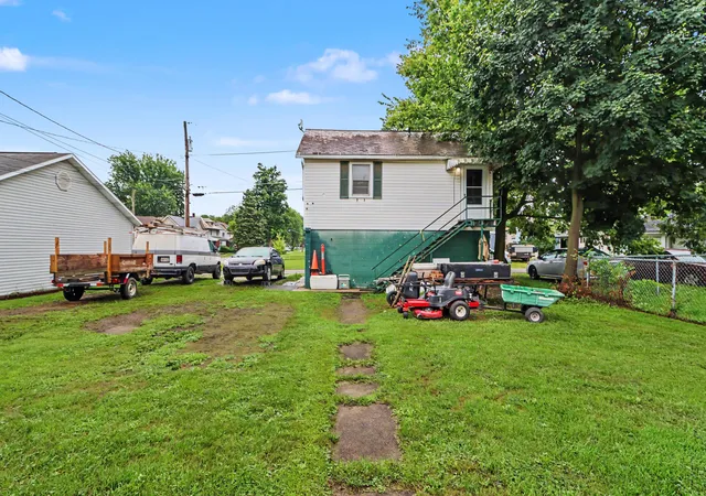 Listing Photo 2 - Condo for sale in building located at 702 704 S E St, Bucyrus, OH 44820 - Unit #