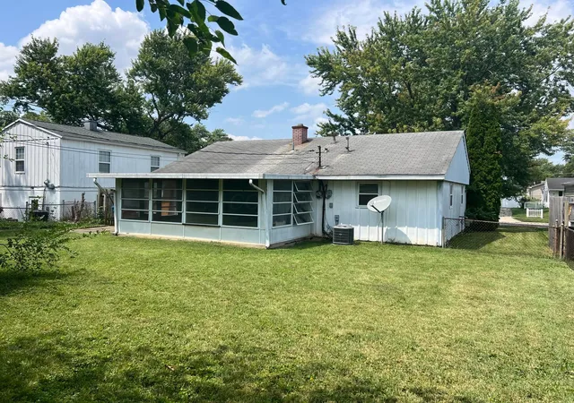 3rd image of 1067 Gilcrest Ave, Columbus, OH 43207 | MLS# 226030931
