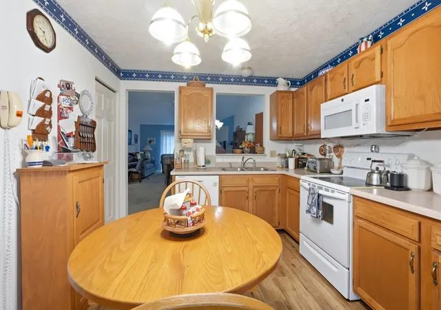 Listing Photo 5 - Condo for sale in building located at 6755 Palmer Dr NW, Canton, OH 44718