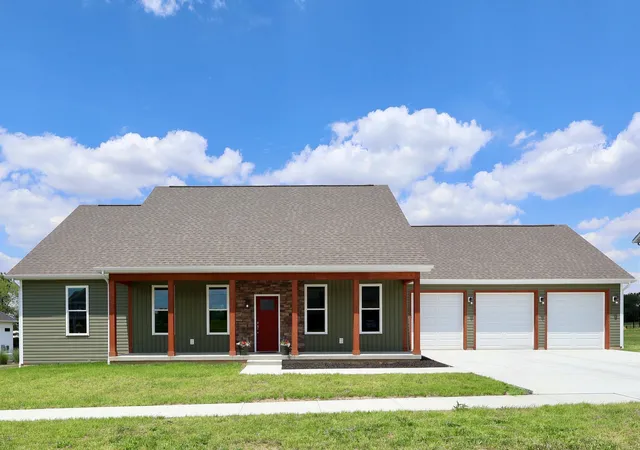 1st image of 1564 Brooke Park Dr, Circleville, OH 43113 | MLS# 226031039