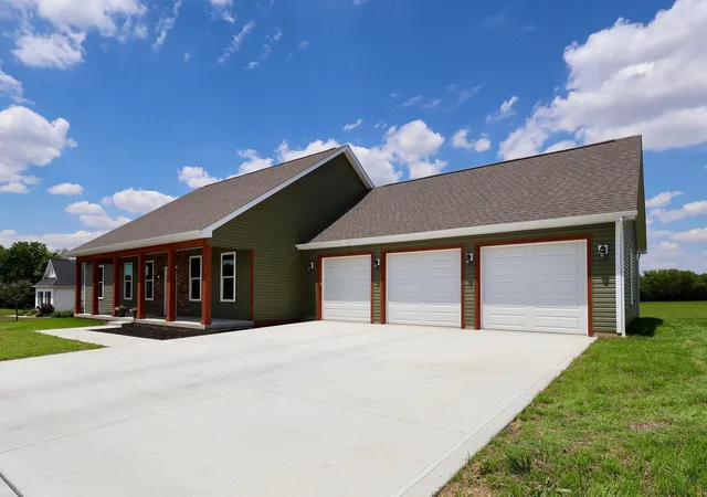 3rd image of 1564 Brooke Park Dr, Circleville, OH 43113 | MLS# 226031039