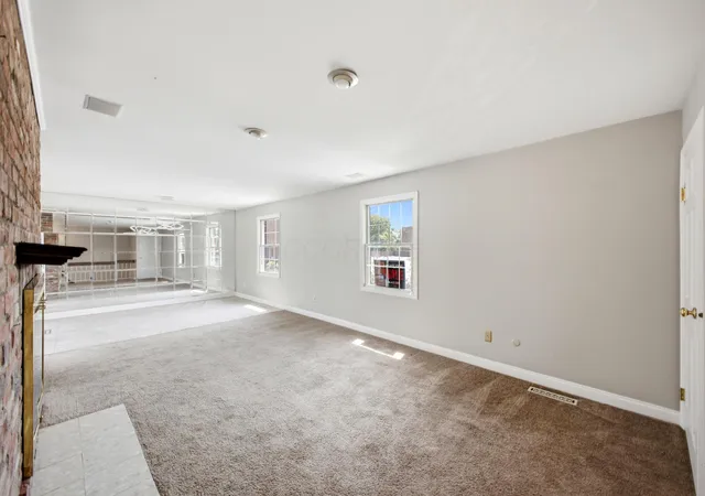 Photo 3 of Condo for sale at 952 Chatham Ln #K, Columbus, OH 43221 | MLS# 226031048 | Listing updated on 2026-09-09