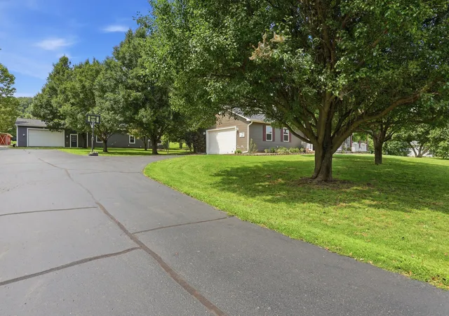 image of 1520 Hamburg Rd Sw, Lancaster, OH 43130 | MLS# 226031033