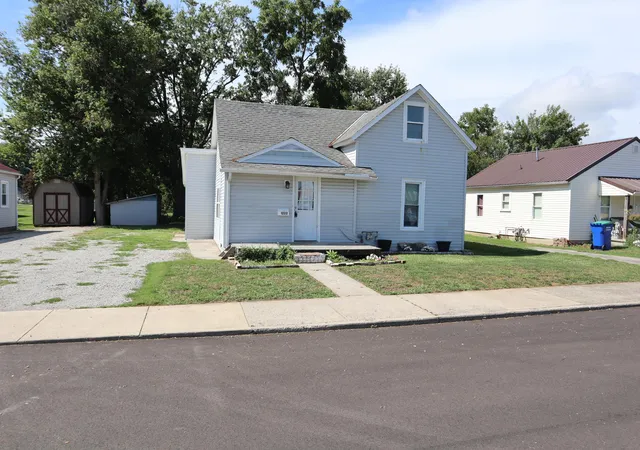 1st image of 1222 E Temple St, Washington Court House, OH 43160 | MLS# 226030983