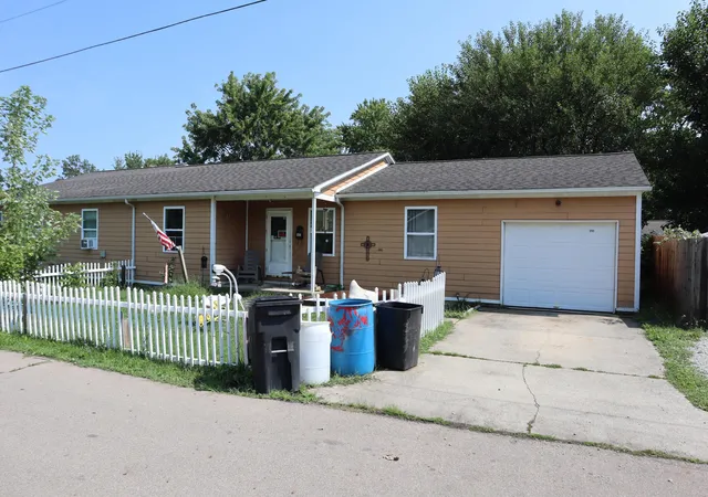 2nd image of 403 Clyburn Ave, Washington Court House, OH 43160 | MLS# 226030992