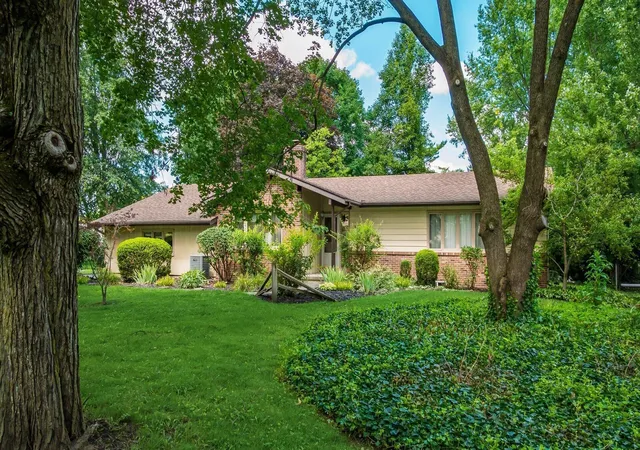 Photo 3 of Single family home for sale at 3686 Skyline Dr, Columbus, OH 43235 | MLS# 226031120 | Listing updated on 2026-10-01