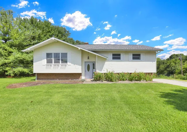 2nd image of 1250 Rockmill Rd Nw, Lancaster, OH 43130 | MLS# 226031073