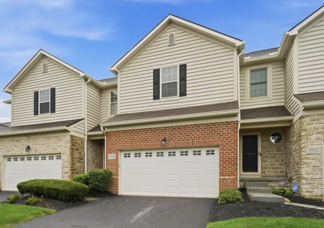 Listing Photo 1 - Condo for sale in building located at 3954 Stapleford Dr, Columbus, OH 43230 - Unit #