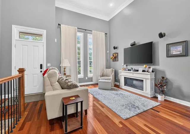 3rd image of 35 W Frankfort St, Columbus, OH 43206 | MLS# 226031787