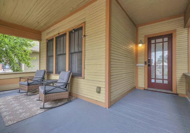 Photo 2 of Single family home for sale at 1158 Summit St, Columbus, OH 43201 | MLS# 226032087 | Listing updated on 2026-09-14