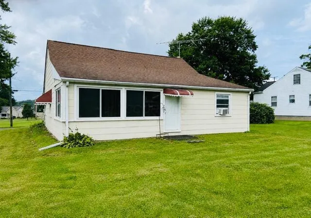 3rd image of 206 Cedar St, Danville, OH 43014 | MLS# 226031123