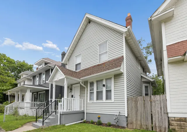 Photo 1 of Single family home for sale at 212 S Harris Ave, Columbus, OH 43204 | MLS# 226031117 | Listing updated on 2026-10-02