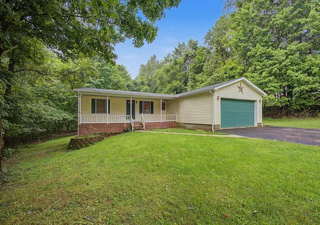 2nd image of 589 Floral Valley Dr W, Howard, OH 43028 | MLS# 226031153