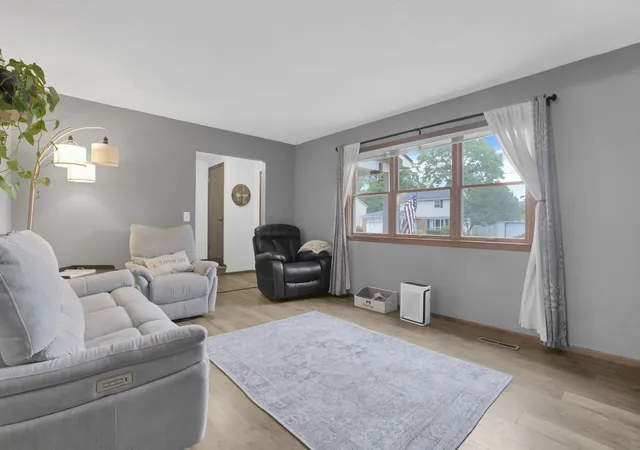 Photo 4 of Single family home for sale at 6884 Prior Pl, Reynoldsburg, OH 43068 | MLS# 226031249 | Listing updated on 2026-09-26