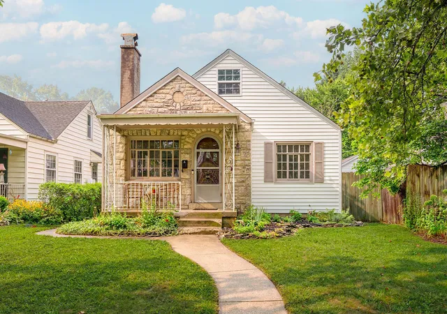 Photo 1 of Single family home for sale at 895 Chelsea Ave, Columbus, OH 43209 | MLS# 226031289 | Listing updated on 2026-09-14