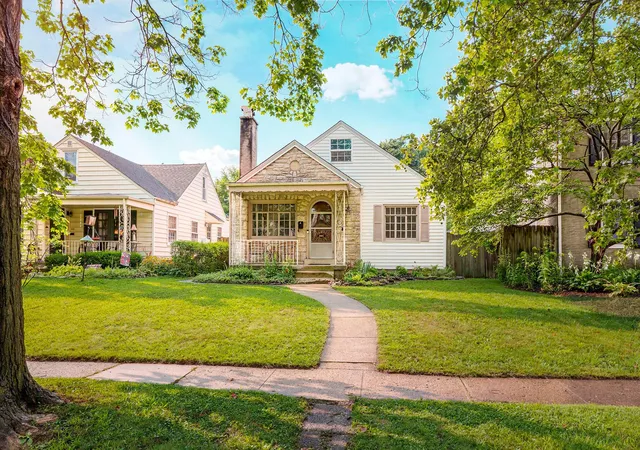 Photo 2 of Single family home for sale at 895 Chelsea Ave, Columbus, OH 43209 | MLS# 226031289 | Listing updated on 2026-09-14