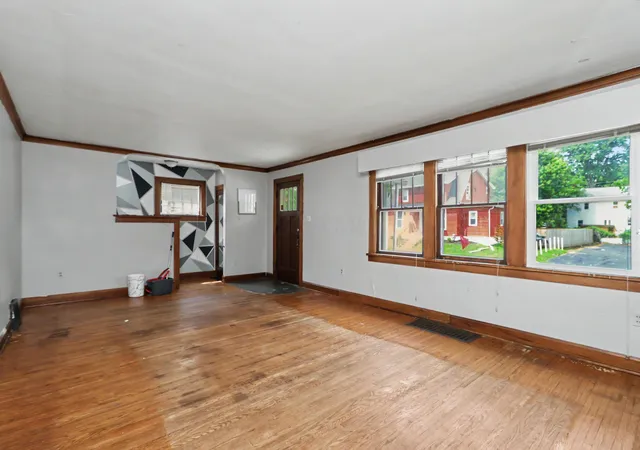 Photo 3 of Sale Pending at 19 Hoffman Ave, Mansfield, OH 44906 | MLS# 226031234 | Listing updated on 2026-08-24