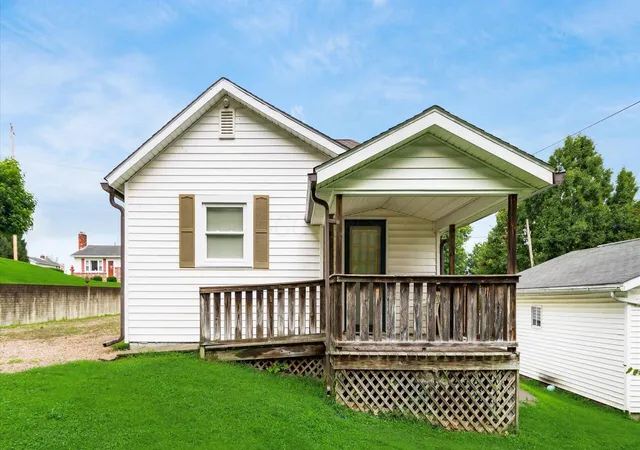 Photo 3 of Single family home for sale at 227 Race St, Roseville, OH 43777 | MLS# 226031175 | Listing updated on 2026-09-30