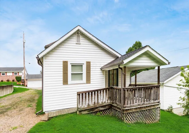 Photo 4 of Single family home for sale at 227 Race St, Roseville, OH 43777 | MLS# 226031175 | Listing updated on 2026-09-30