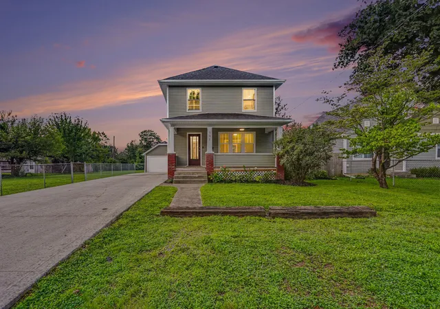 1st image of 991 Lawrence Dr, Columbus, OH 43207 | MLS# 226031283