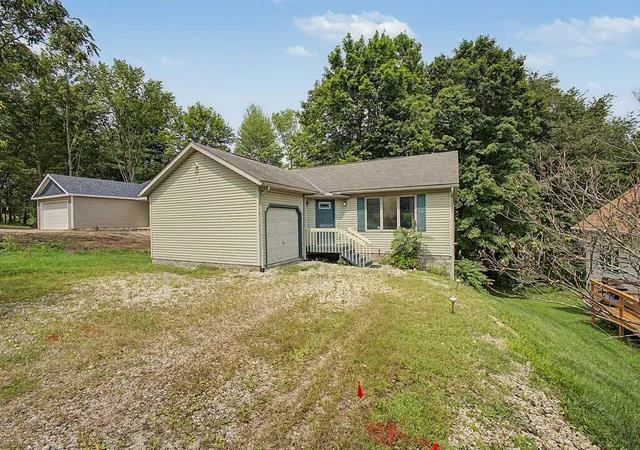 1st image of 707 Greenbriar Cir, Howard, OH 43028 | MLS# 226031305