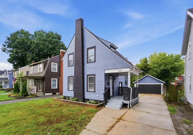 1st image of 575 Wiltshire Rd, Columbus, OH 43204 | MLS# 226031178