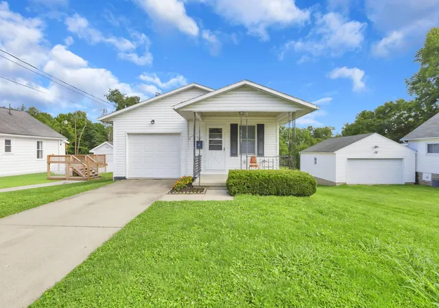 Photo 3 of Single family home for sale at 935 Reese Ave, Lancaster, OH 43130 | MLS# 226031620 | Listing updated on 2026-08-23