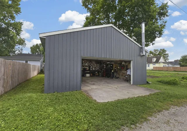33rd image of 164 E Channel St, Newark, OH 43055 | MLS# 226031213