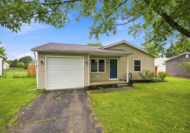 Photo 3 of Single family home for sale at 109 Dover Rd, London, OH 43140 | MLS# 226031211 | Listing updated on 2026-09-25