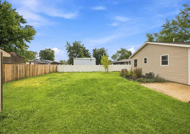 Photo 4 of Single family home for sale at 109 Dover Rd, London, OH 43140 | MLS# 226031211 | Listing updated on 2026-09-25