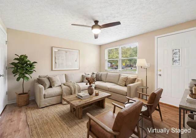 3rd image of 2249 Hampstead Dr, Columbus, OH 43229 | MLS# 226031222
