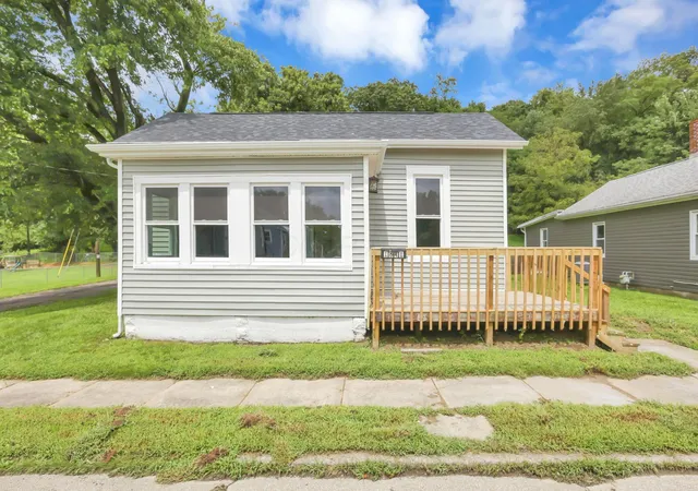 1st image of 1641 Penn St, Zanesville, OH 43701 | MLS# 226031227