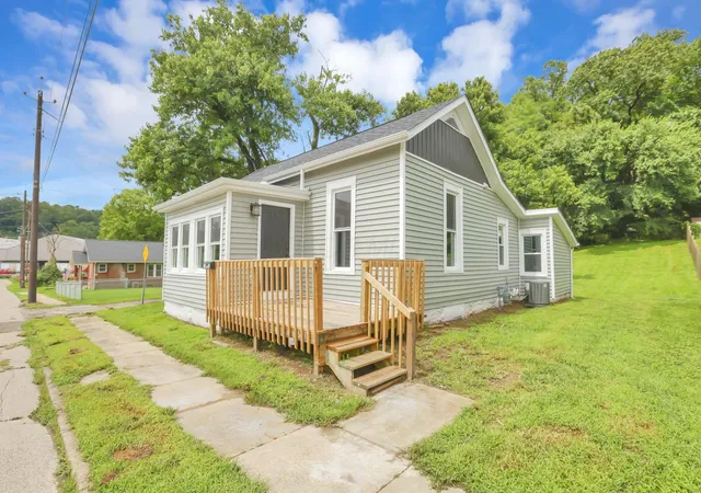Photo 3 of Single family home for sale at 1641 Penn St, Zanesville, OH 43701 | MLS# 226031227 | Listing updated on 2026-09-07