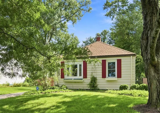 Photo 3 of Single family home for sale at 283 E Beechwold Blvd, Columbus, OH 43214 | MLS# 226032375 | Listing updated on 2026-09-16