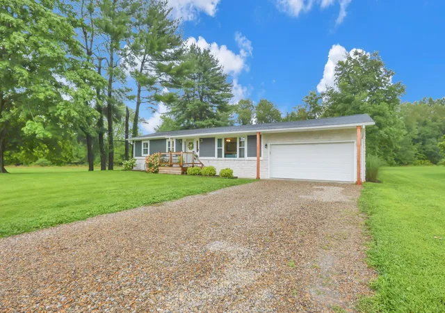 Photo 3 of Single family home for sale at 280 Rocky Frk Dr Ne, Newark, OH 43055 | MLS# 226031257 | Listing updated on 2026-09-04