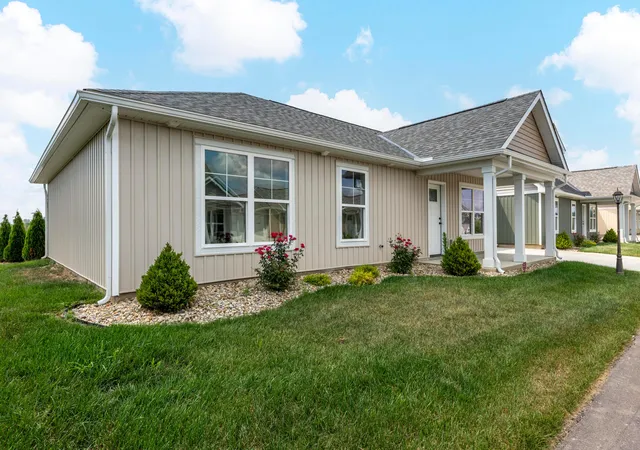 2nd image of 204 Cumberland Meadows Cir, Hebron, OH 43025 | MLS# 226031264