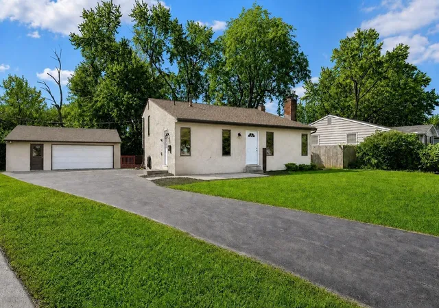 Photo 3 of Single family home for sale at 2831 Louise Ave, Grove City, OH 43123 | MLS# 226032850 | Listing updated on 2026-09-17