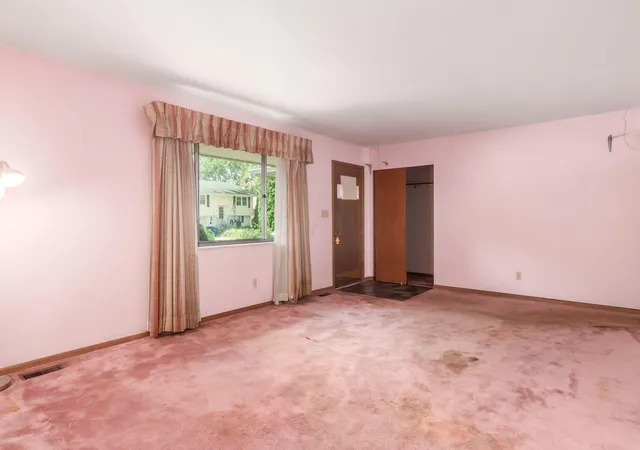 2nd image of 1372 Bellflower Ave, Columbus, OH 43204 | MLS# 226031573