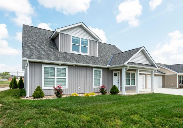3rd image of 208 Cumberland Meadows Cir, Hebron, OH 43025 | MLS# 226031265