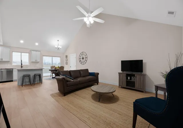 4th image of 208 Cumberland Meadows Cir, Hebron, OH 43025 | MLS# 226031265