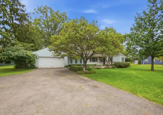 3rd image of 3735 W Henderson Rd, Columbus, OH 43220 | MLS# 226031281