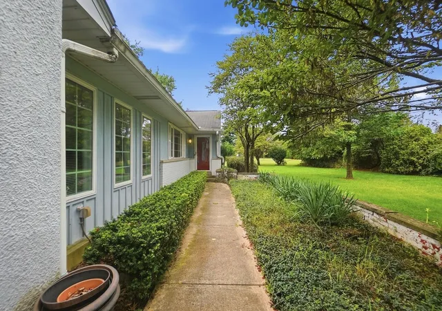 4th image of 3735 W Henderson Rd, Columbus, OH 43220 | MLS# 226031281