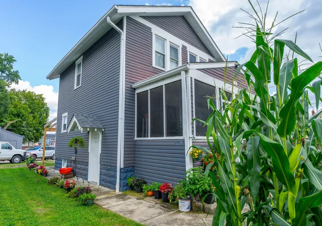 Photo 2 of Single family home for sale at 462 S Eureka Ave, Columbus, OH 43204 | MLS# 226032498 | Listing updated on 2026-09-24