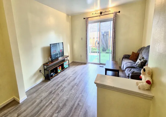 2nd image of 2375 Woodbrook Cir S, Columbus, OH 43223 | MLS# 226031298