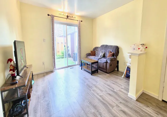 3rd image of 2375 Woodbrook Cir S, Columbus, OH 43223 | MLS# 226031298