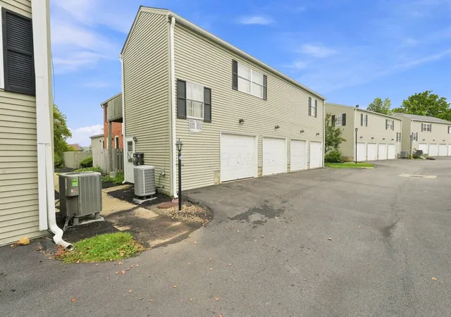 2nd image of 6350 Wl Fleet Dr, Columbus, OH 43231