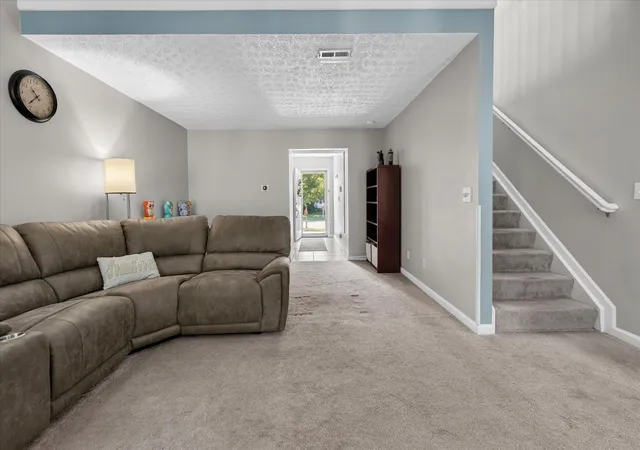 4th image of 1871 Prominence Dr, Grove City, OH 43123 | MLS# 226031417