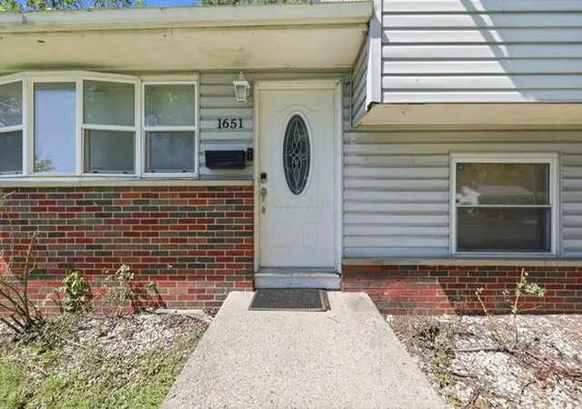Photo 3 of Single family home for sale at 1651 Wilton Dr, Columbus, OH 43227 | MLS# 226032584 | Listing updated on 2026-09-09